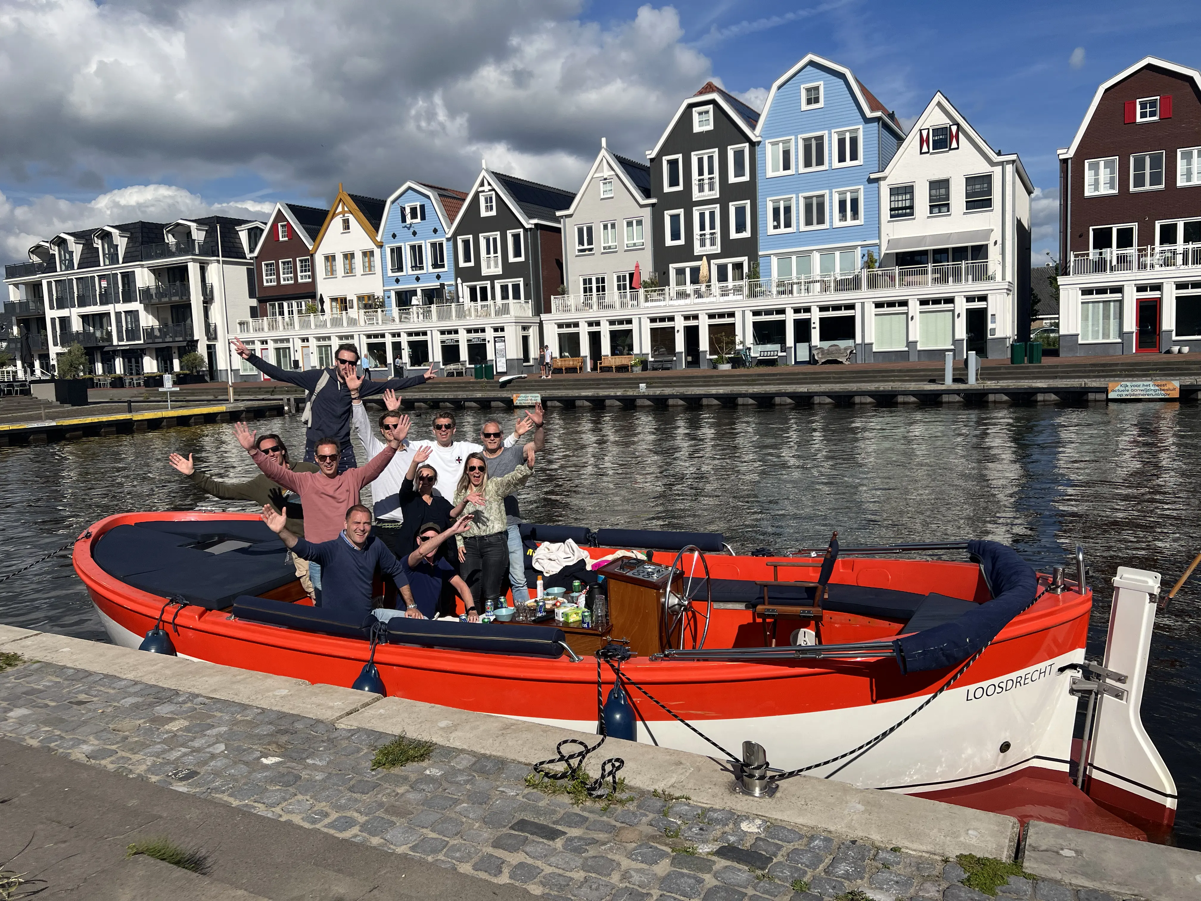 Bedrijfsuitje op luxe sloep Loosdrecht 12 personen – teambuilding op het water met schipper