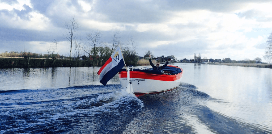 Privé sloep met schipper op de Vecht